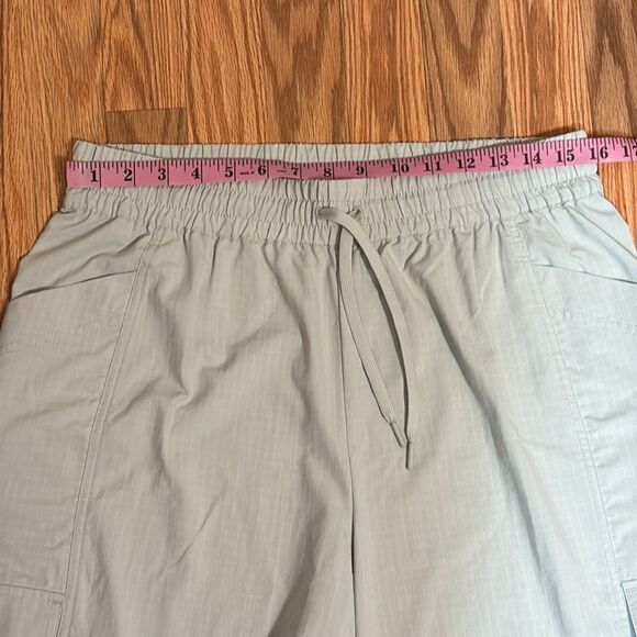 Fabletics Ripstop Cargo Wide Leg Pant, light grey, Medium - Picture 8 of 10